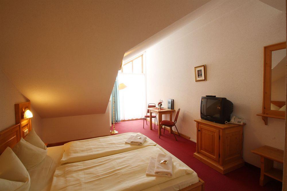 Hotel Ahornhof Линдберг Екстериор снимка